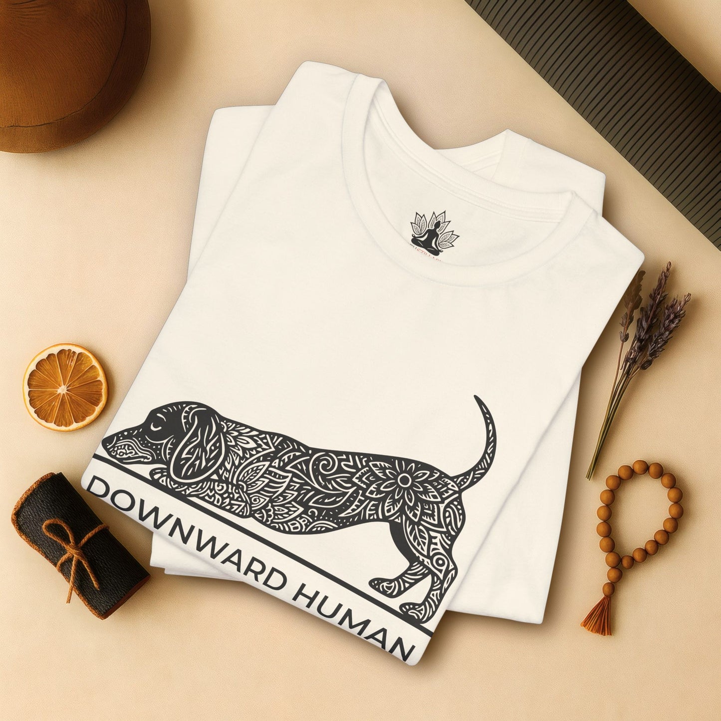 Teckel mandala 'Downward Human' - Chien Saucisse
