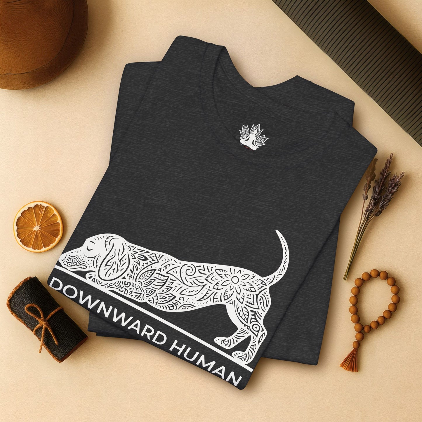 Teckel mandala 'Downward Human' - Chien Saucisse