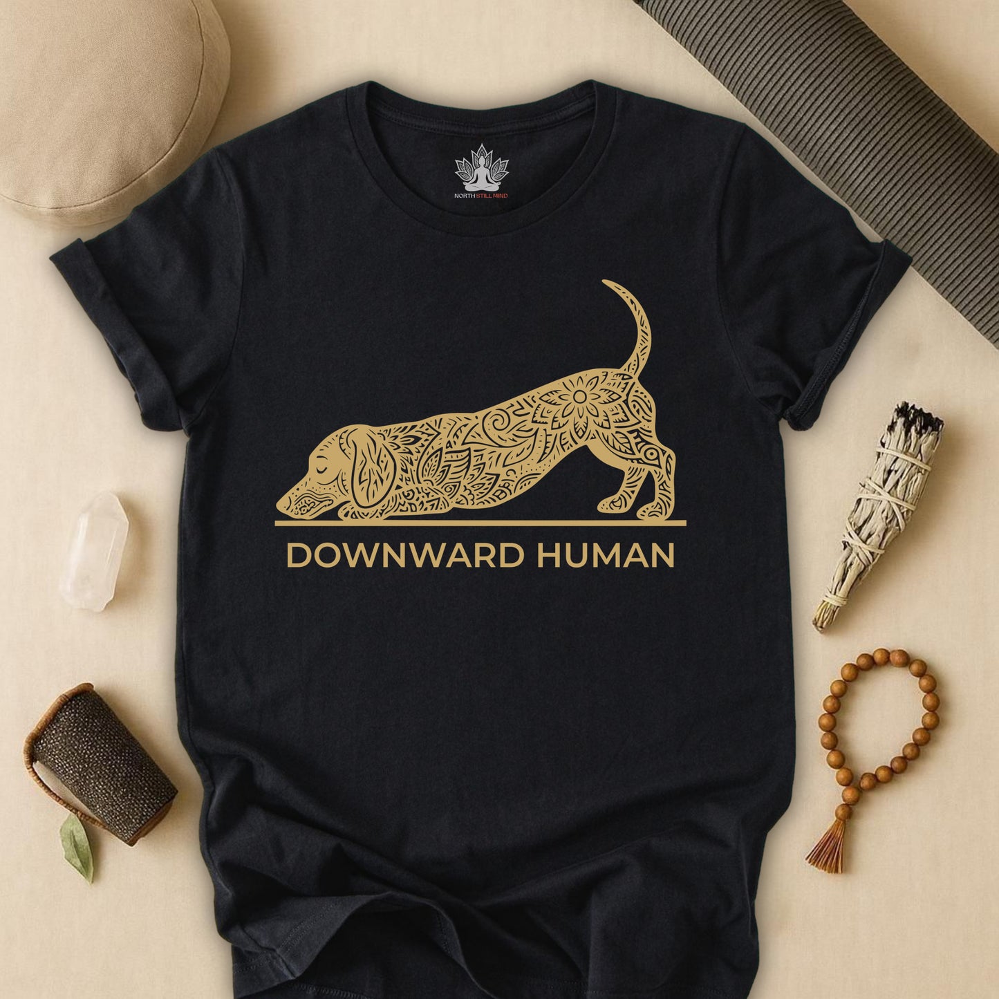 Teckel mandala 'Downward Human' - Chien Saucisse