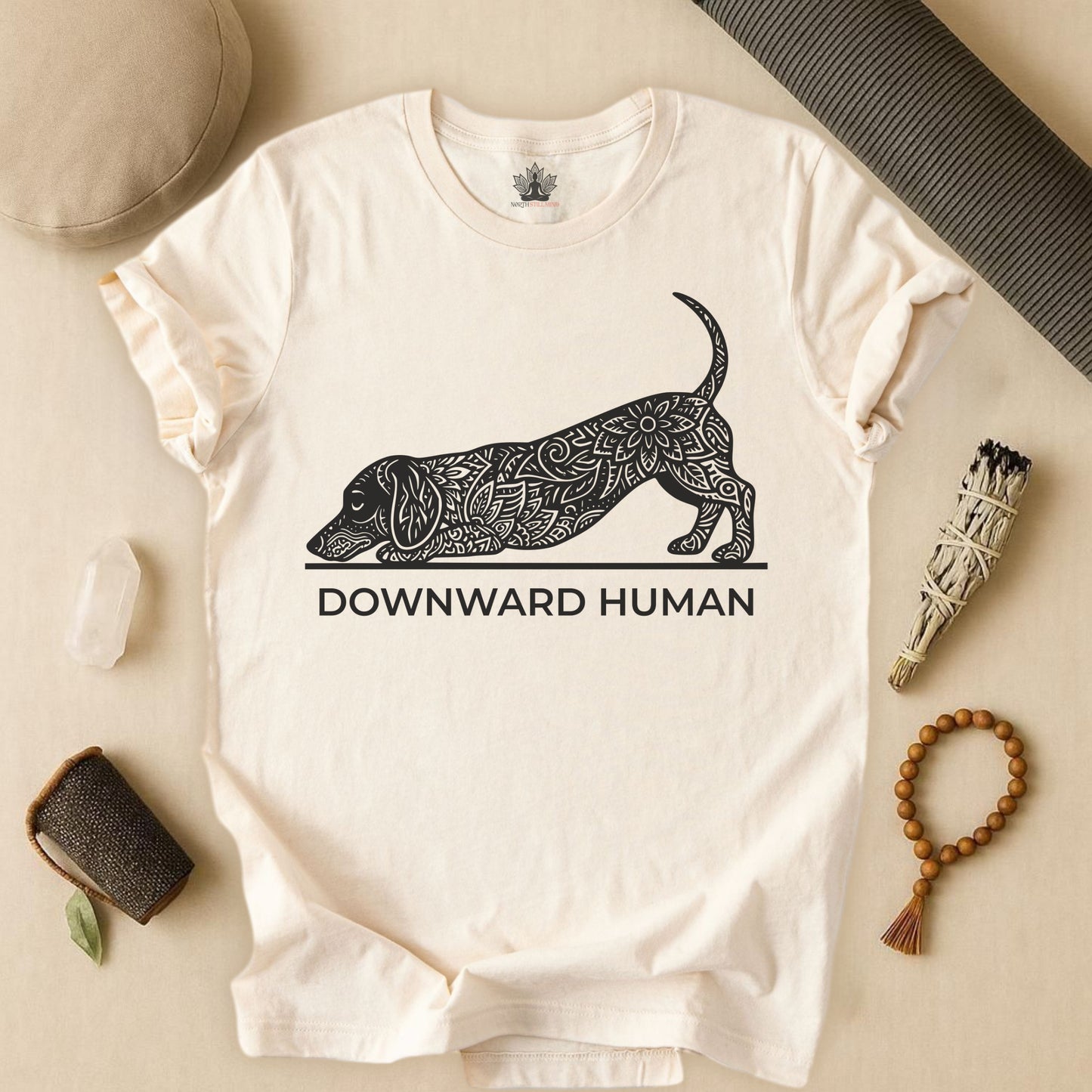 Teckel mandala 'Downward Human' - Chien Saucisse