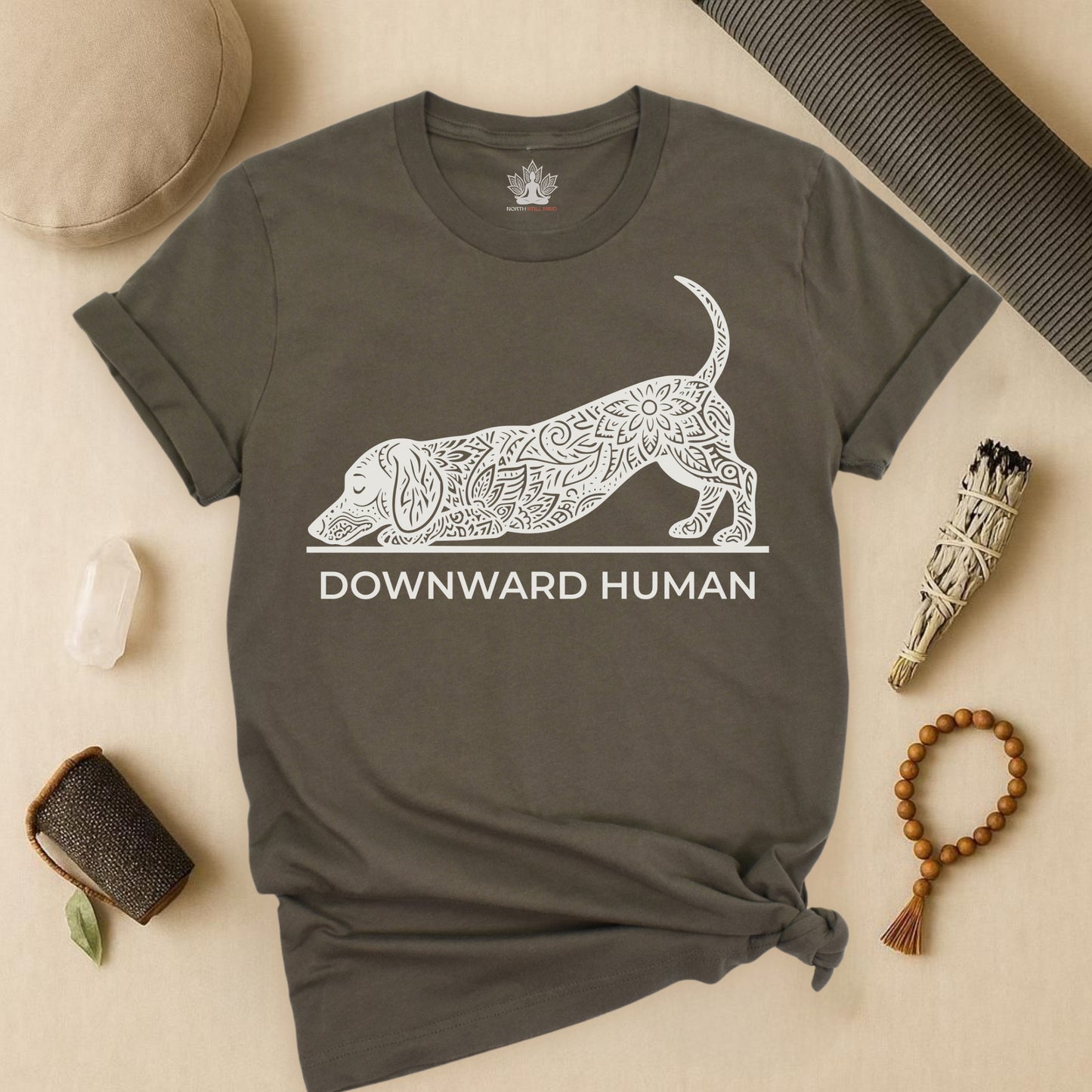 Teckel mandala 'Downward Human' - Chien Saucisse