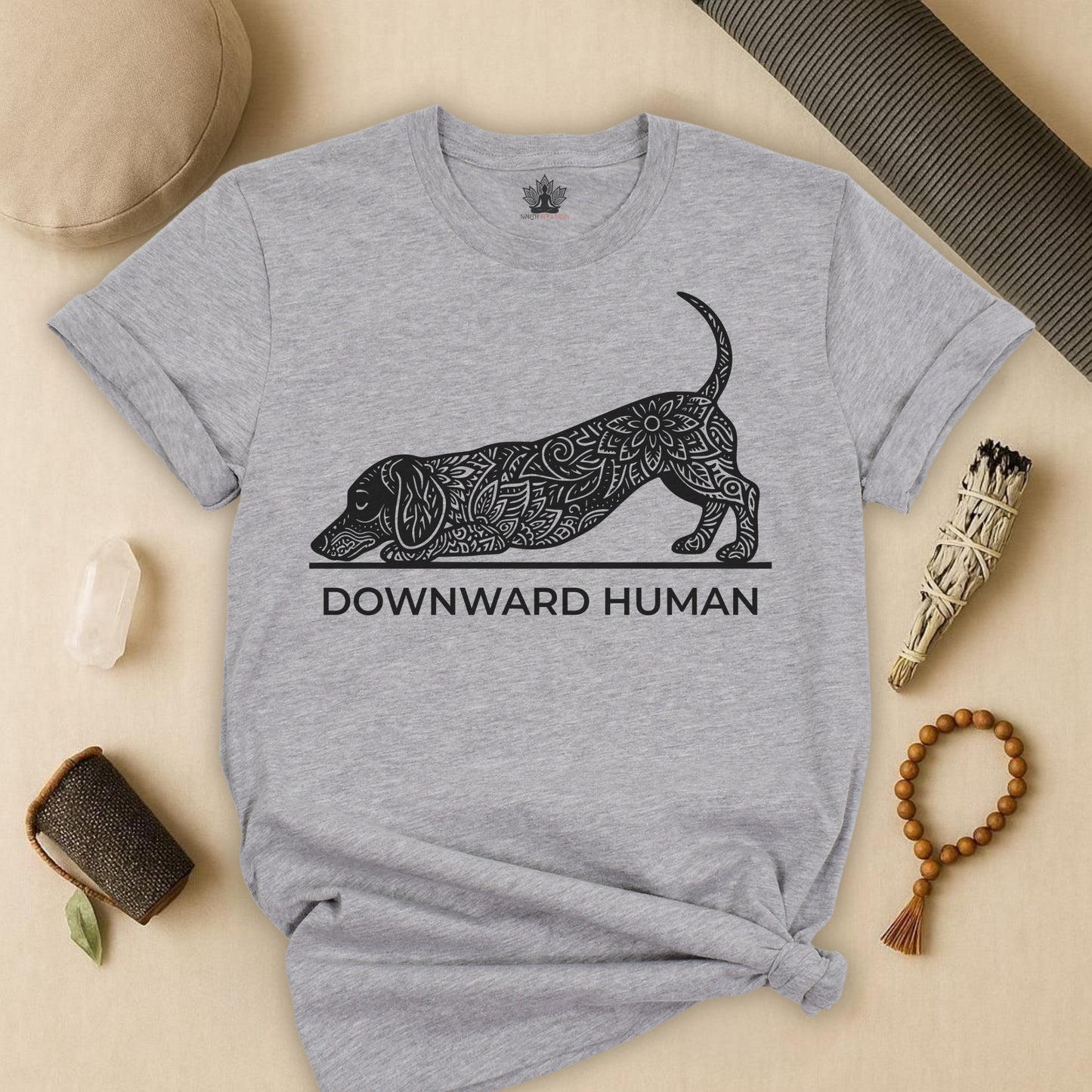 Teckel mandala 'Downward Human' - Chien Saucisse